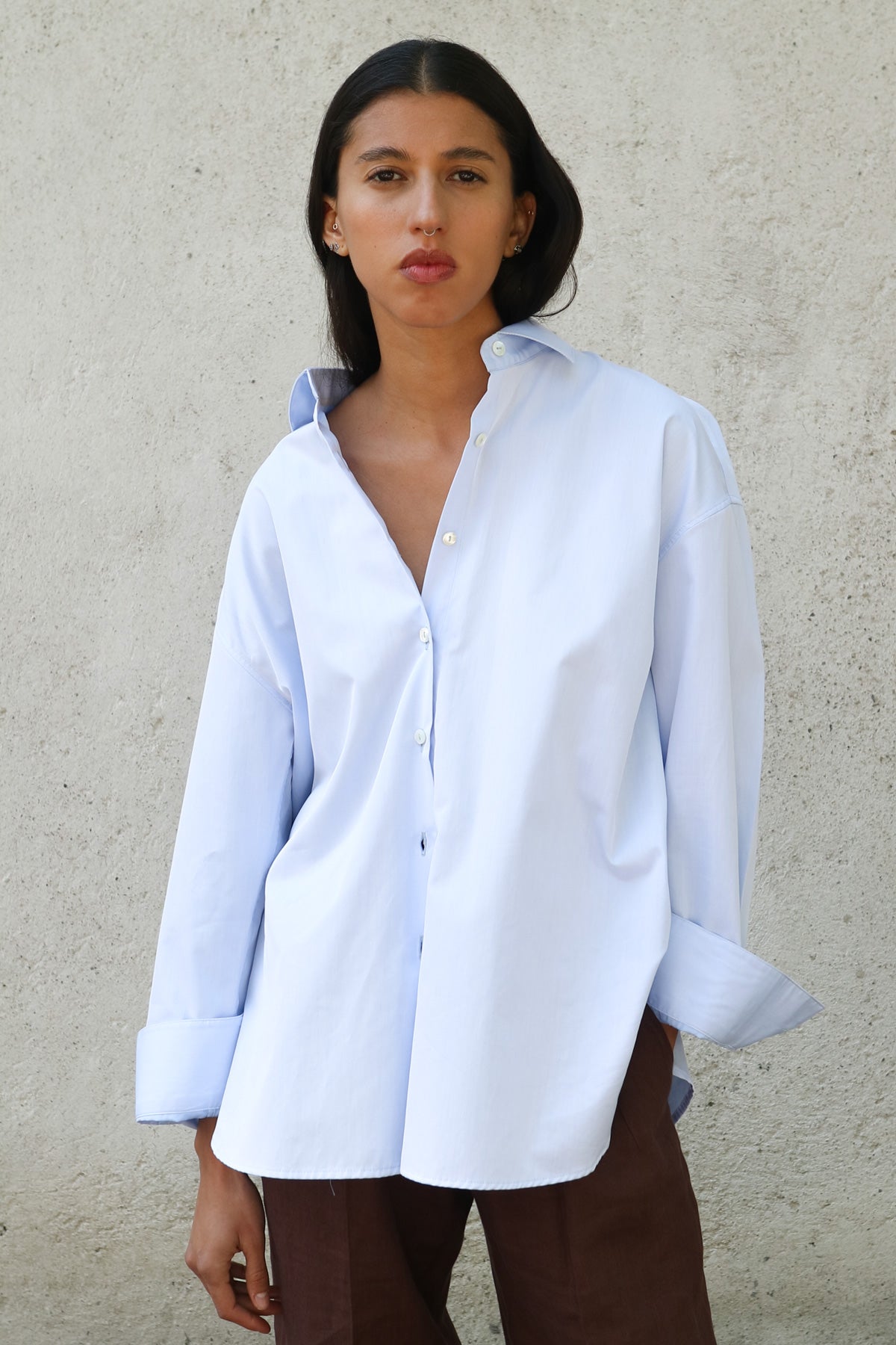 OVERSIZED BUTTON-DOWN IN LIGHT BLUE TWILL – Chava Studio